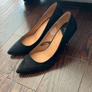 Short black pumps (H&M, size 6)